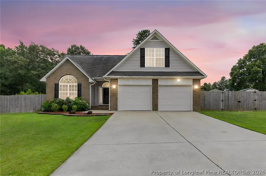 3 bed, 2.0 bath, 1796 sqft, $2,000 — Photo 1