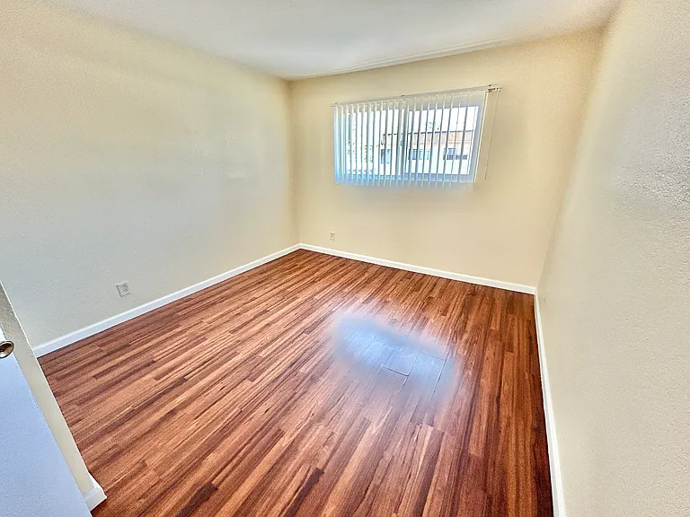 1160 N Broadway #14 — Photo 15