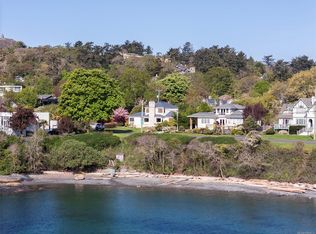 218 Beach Dr, Oak Bay, BC V8S 2M1