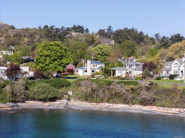 218 Beach Dr, Oak Bay, BC V8S 2M1