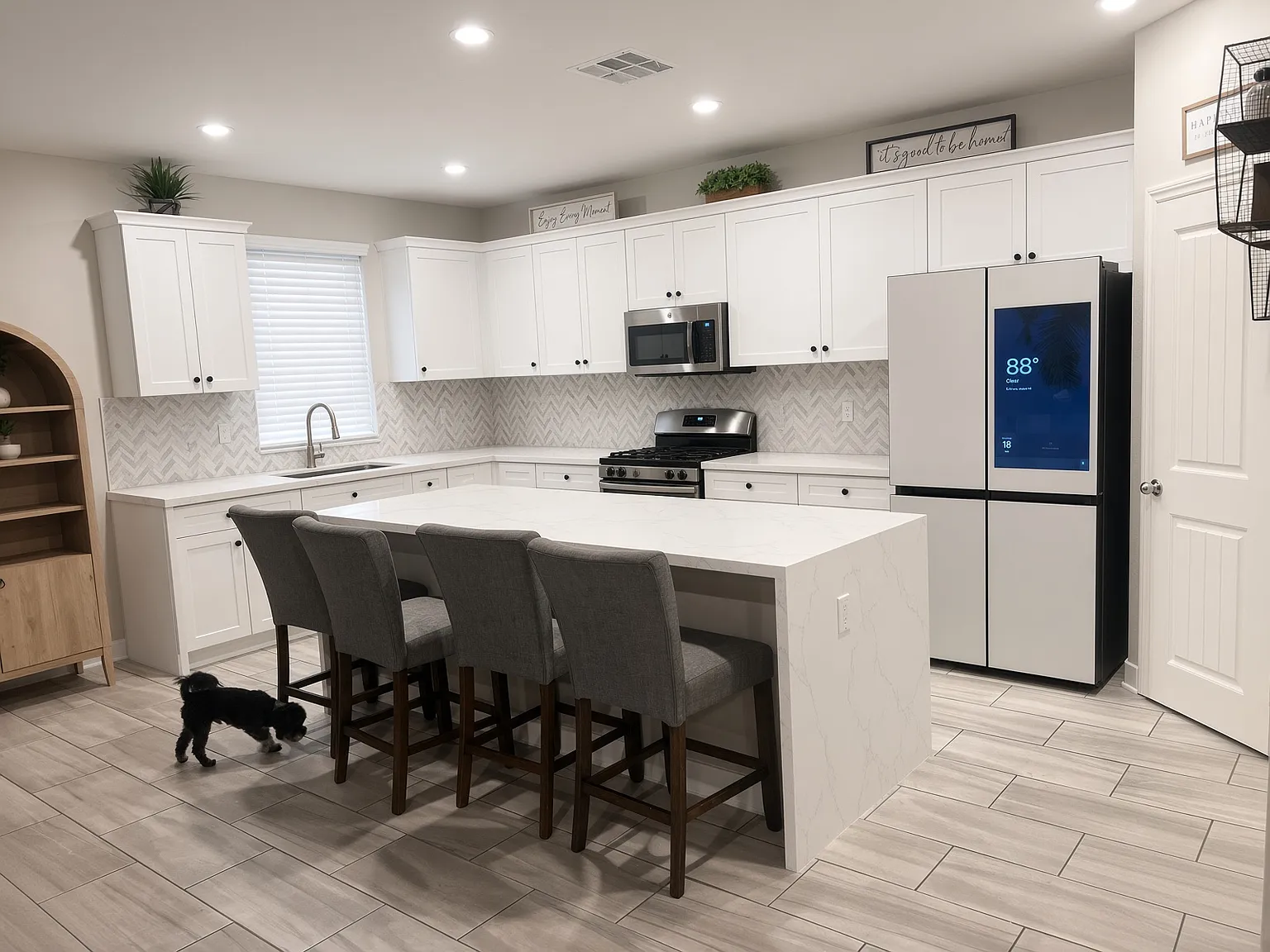 4 bed, 3.5 bath, 2596 sqft, $4,000 — Photo 2