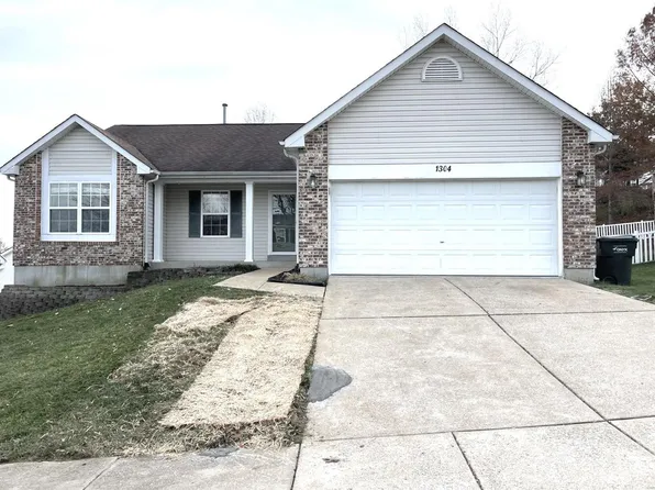 1304 Rockwood Forest Dr, Arnold, MO 63010