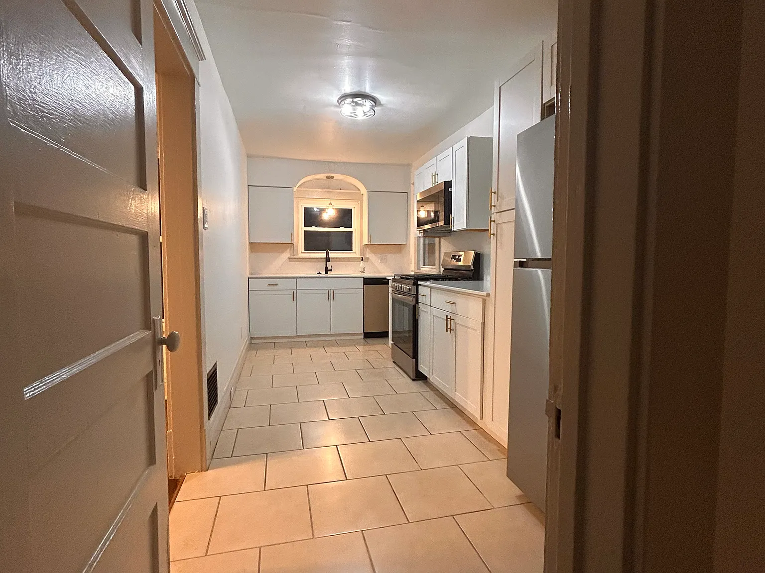 3 bed, 1450 sqft, $1,700 — Photo 2
