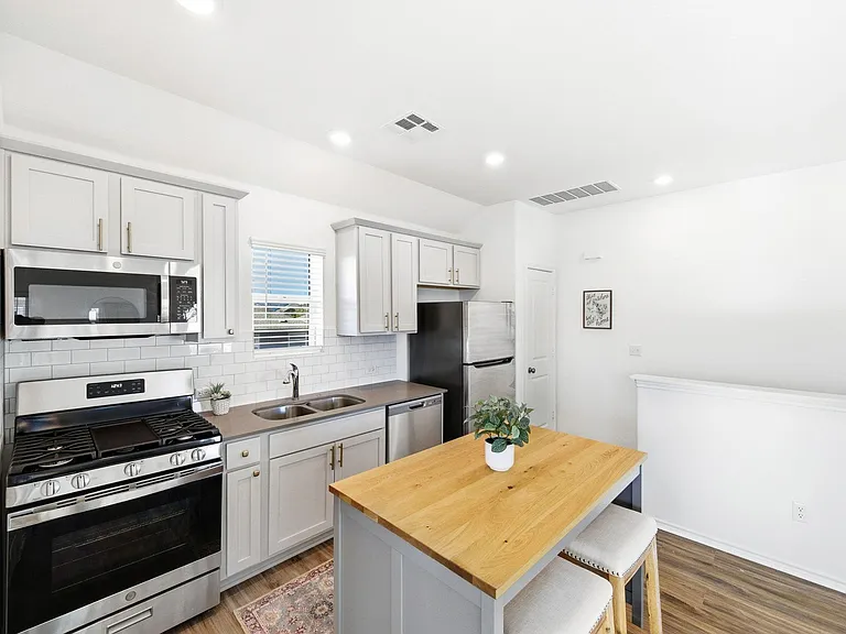 160 Rioja Garage Apartment Kyle Ter #GARAGE — Photo 15