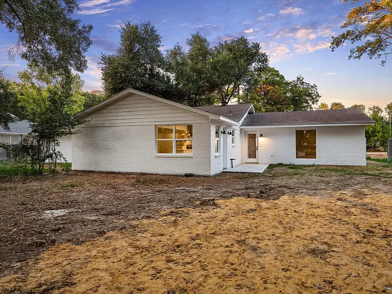 5411 Logston Ln — Photo 29
