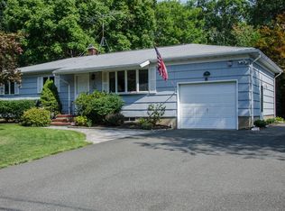 6 Highland Rd, Oak Ridge, NJ 07438