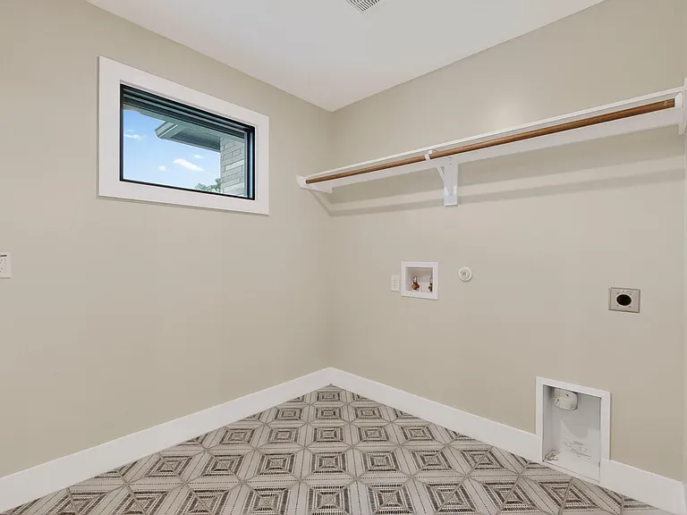 5018 Highland Ct — Photo 24