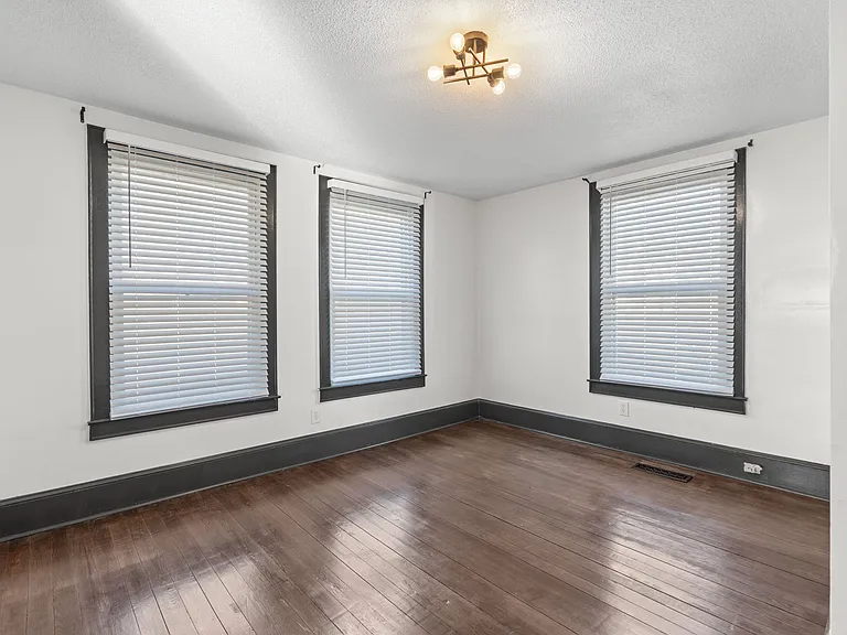 4910 Saint Elmo Ave — Photo 6