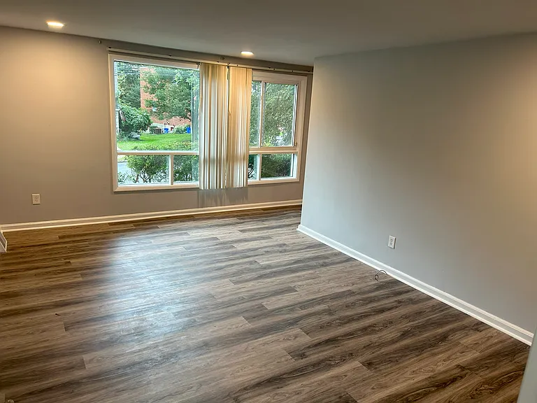 143 W Maryland Ave — Photo 2