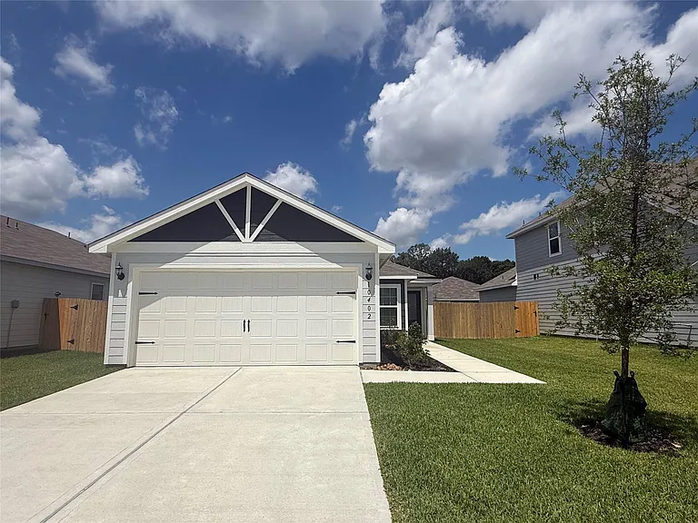 10402 Red Cardinal Dr — Photo 1