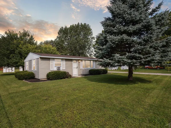 3468 Ada Dr, Bay City, MI 48706