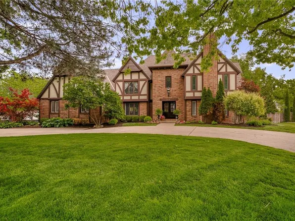 8525 Briar Ln, Prairie Village, KS 66207