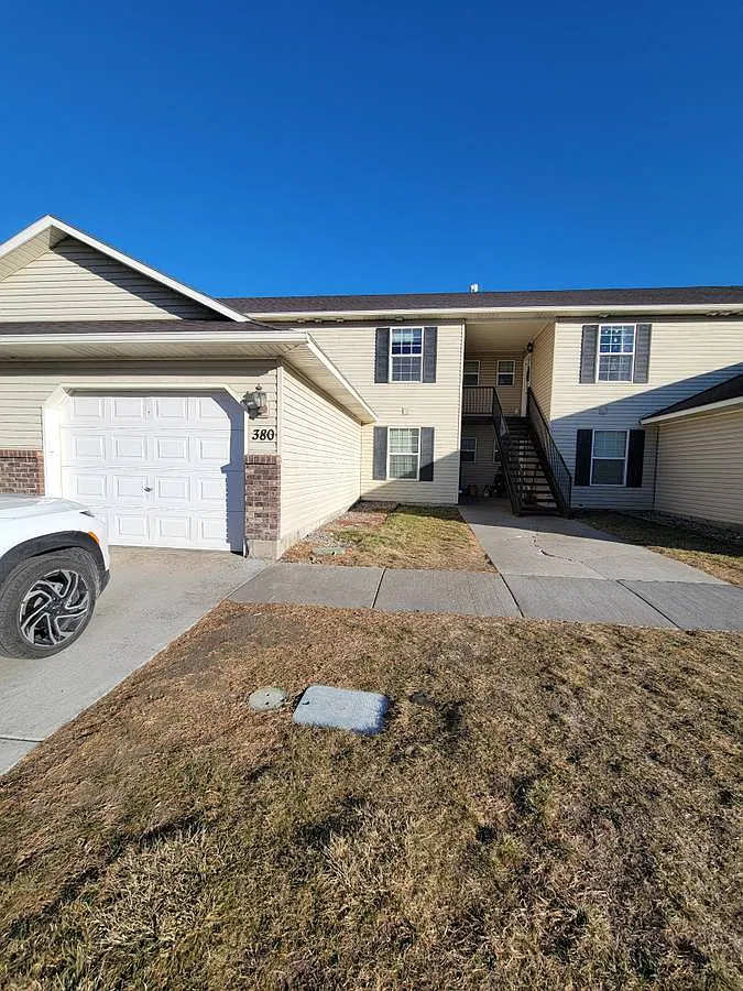 3 bed, 1200 sqft, $1,050 — Photo 1