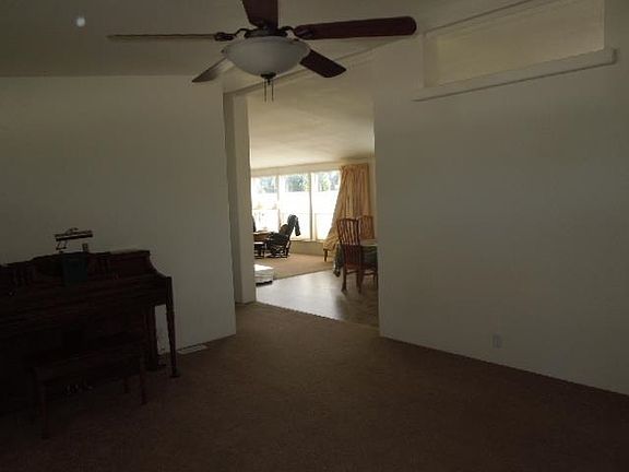 4th image of 2098 N Washington Ave