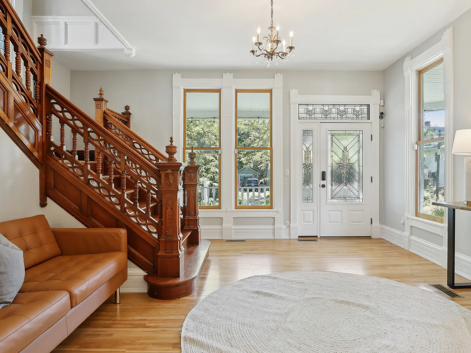 6 bed, 5898 sqft, $6,995 — Photo 3
