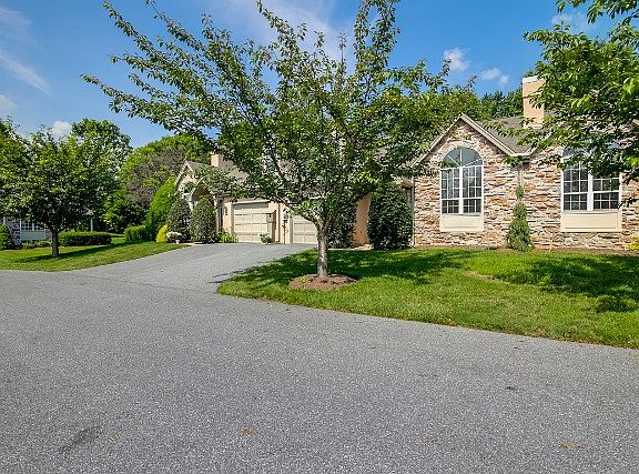 3rd image of 103 Greenview Dr #E1