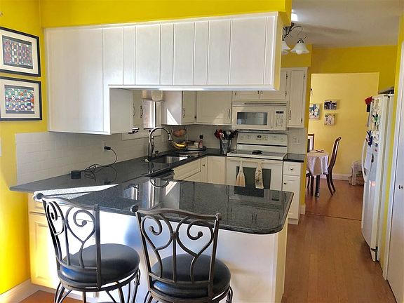 4th image of 3316 Brentway Dr