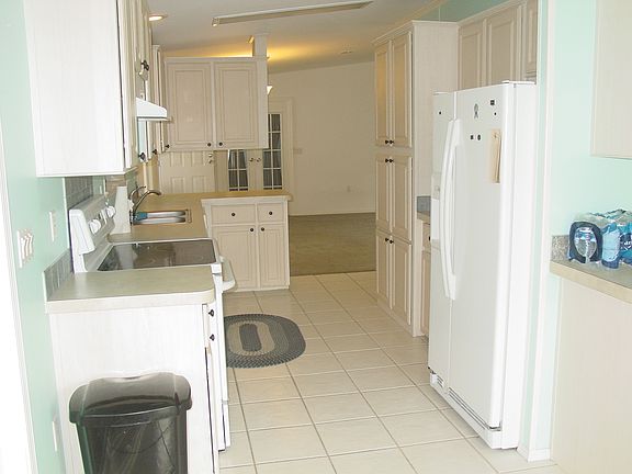 5th image of 1048 SE Lillian St