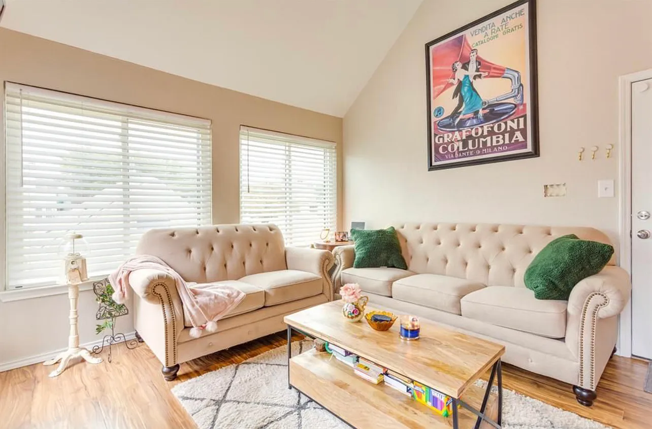 2 bed, 950 sqft, $1,700 — Photo 1