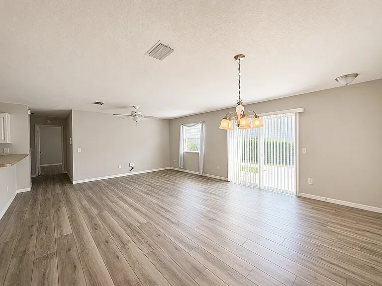 1835 Hallandale Ln — Photo 8