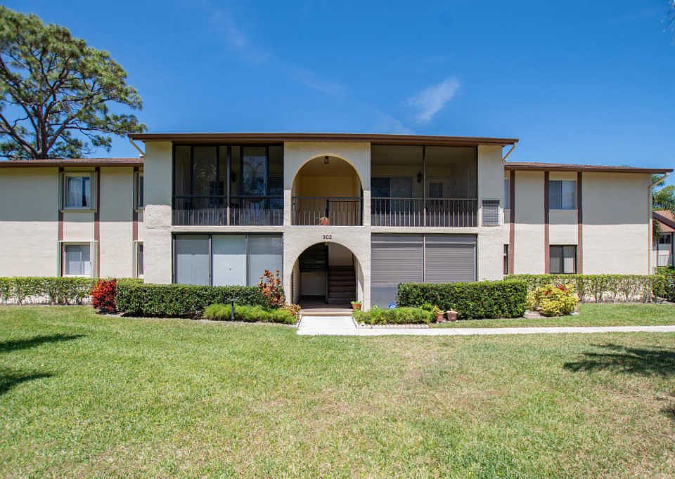 1st image of 302 Knotty Pine Cir APT B-2