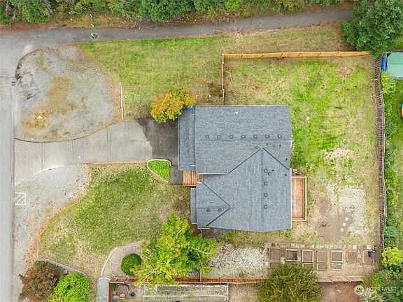 3rd image of 19512 73rd Avenue E