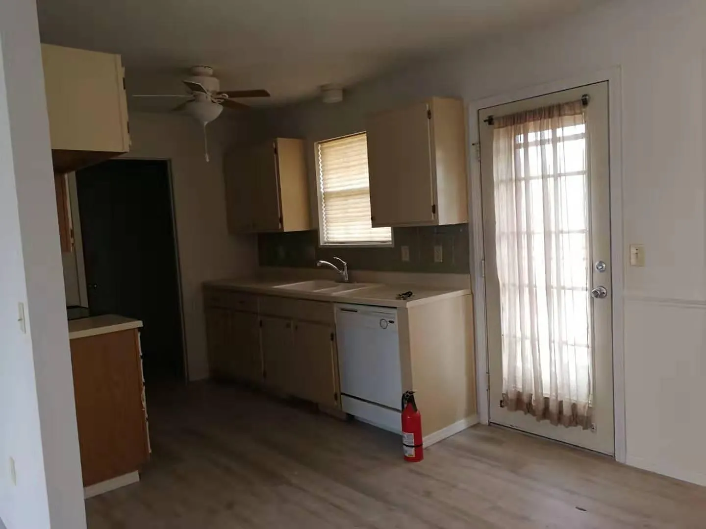 5670 S Pinehurst Ave — Photo 4