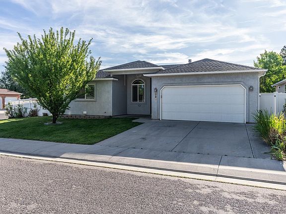3rd image of 625 Sneddon Pl