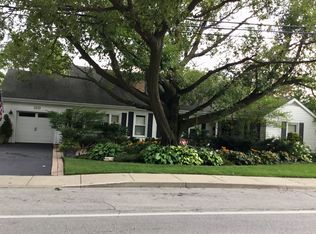 2222 Cherry Ln, Northbrook, IL