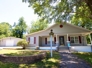 806 Cemetery Rd, Oliver Springs, TN 37840