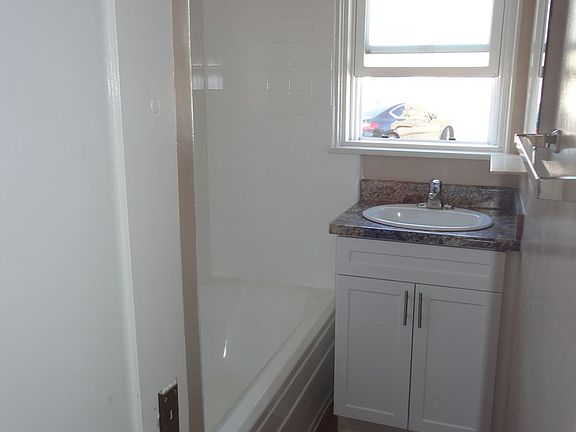4th image of 3960 Illinois St