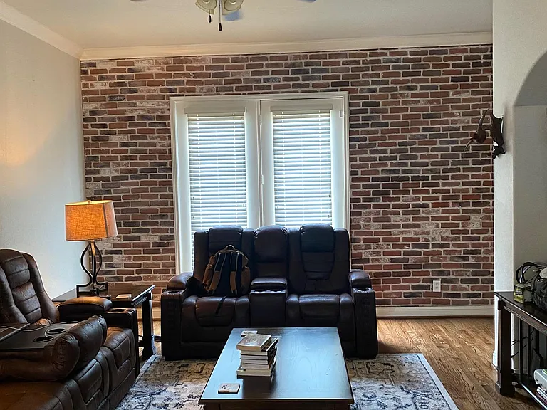 701 Trinity St — Photo 2