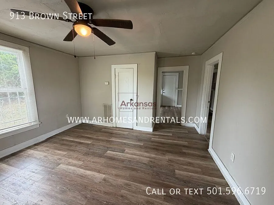 913 Brown Street | ~ 2 Bedrooms | ~ 1 Bathroom ~ 1/2 Off First Month's Rent — Photo 3
