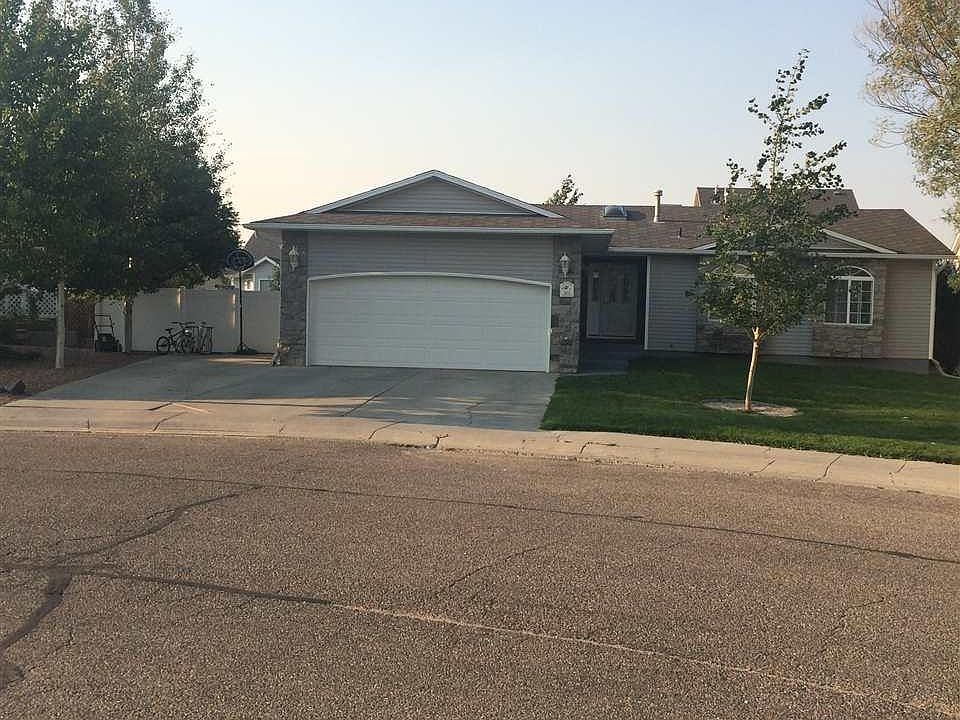 1st image of 302 Goldenrod Dr