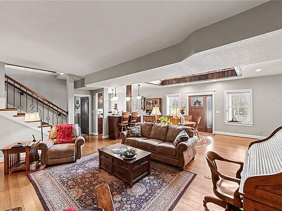 5th image of 21936 Linwood Rd