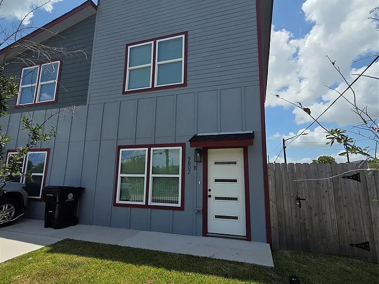 9806 Fillmore St #B — Photo 2