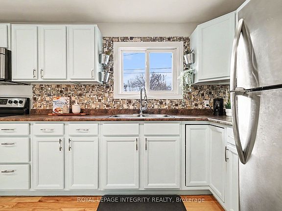 3rd image of 35 Robinson St