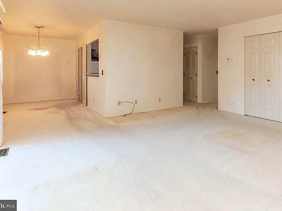 4th image of 211 Crocker Dr APT F