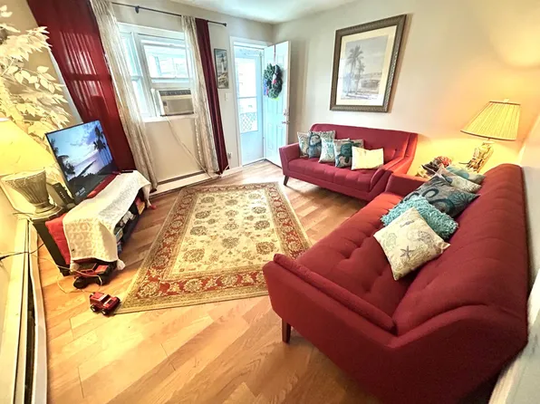 17 1/2 Sand St, Pittston, PA 18640