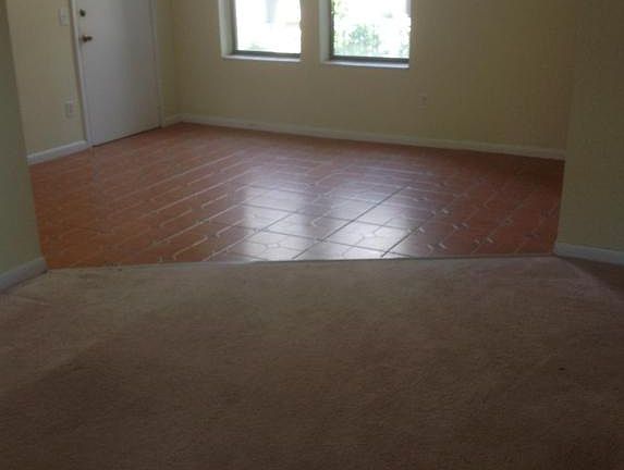 4th image of 2545 Oak St E #1