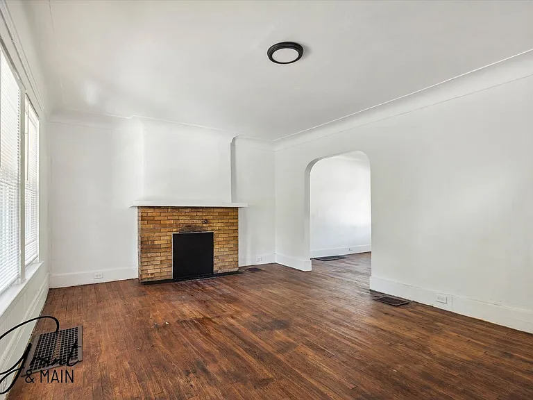 326 Eason Ave — Photo 3