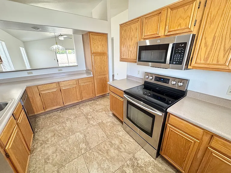 7707 W Rancho Dr — Photo 11