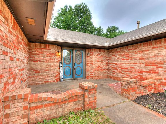 2nd image of 738 Woodlawn Dr