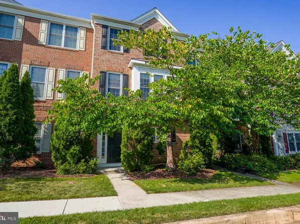 2498 Terra Cotta Cir, Herndon, VA 20171