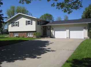 435 Eastview Dr, Sauk Centre, MN 56378