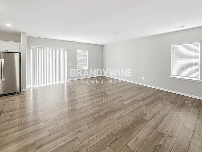 680 Friesland Dr — Photo 3