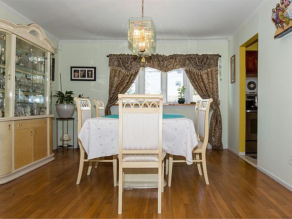 5th image of 570 Marion Dr