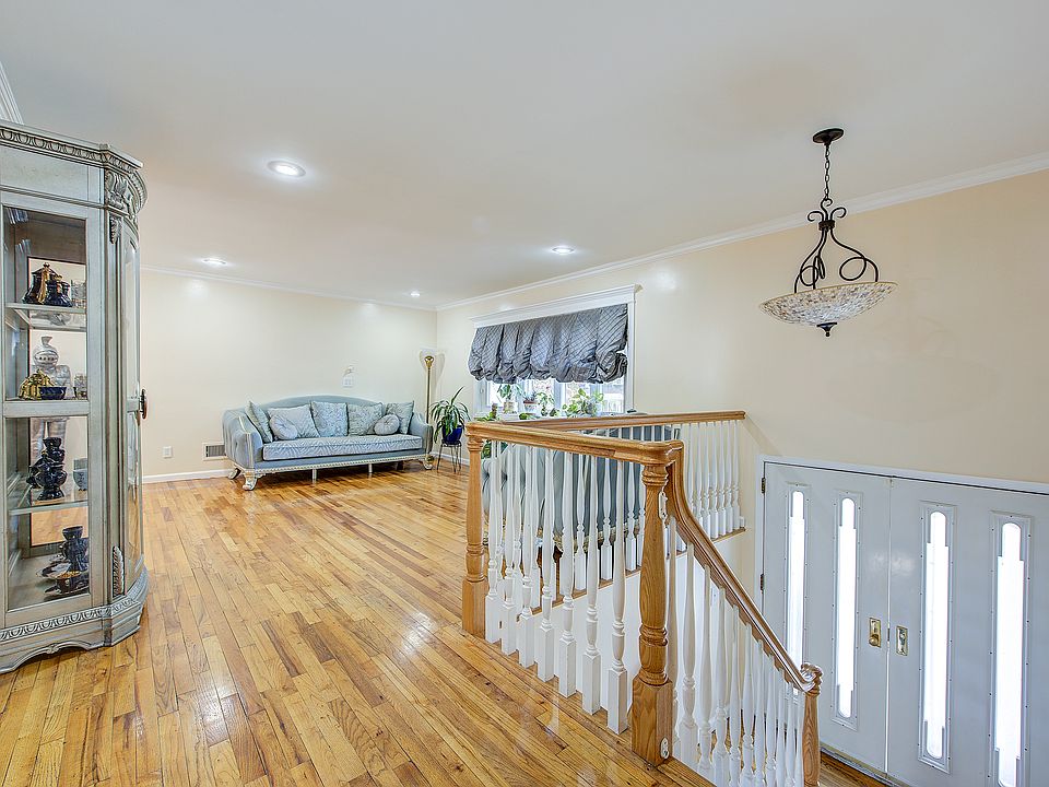 1st image of 55 Duncan Dr W