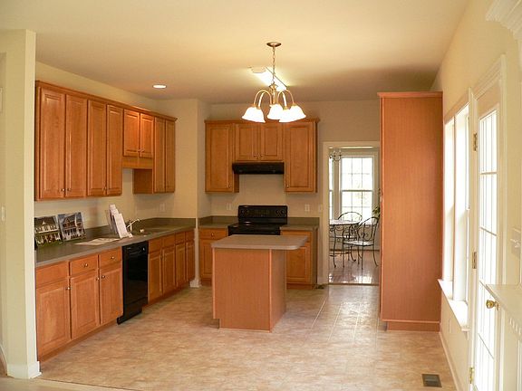 Kitchen w/Island