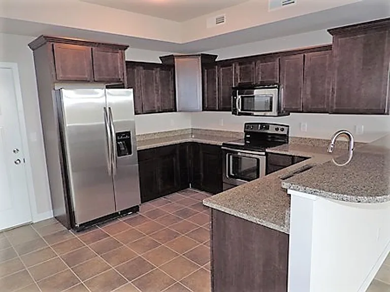 453 Taft Ave — Photo 5